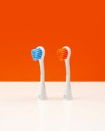 CURAPROX HYDROSONIC SENSITIVE náhradná hlavica, modrá + oranžová 2 ks – Obrázok 2
