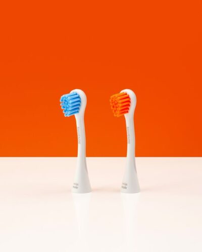 CURAPROX HYDROSONIC SENSITIVE náhradná hlavica, modrá + oranžová 2 ks – Obrázok 2